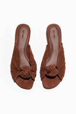 Sandalias de ante con nudo decorativo