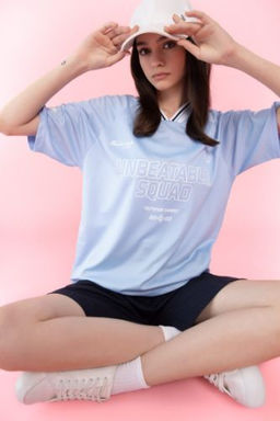 Coool Oversize Genis Kal?p V Yaka Bask?l? K?sa Kollu Tisort