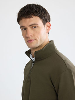 Dik Yaka Erkek Sweatshirt