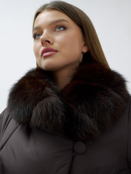 Пальто зимнее женское с мехом песец люкс класса темно-коричневого цвета 5071TK - Mtforce фото 9