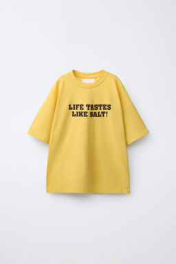 CAMISETA TEXTO PUKAS SURF / Amarillo