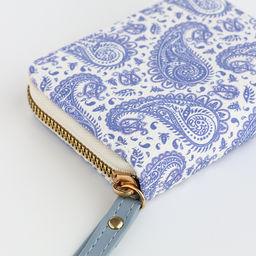 Кошелёк женский на молнии с ремешком, голубой