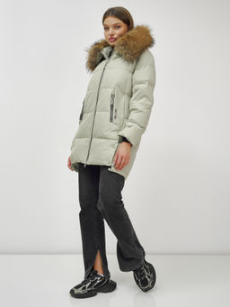 Куртка Бренд Visdeer ПРЕМИУМ КЛАССА зимняя с мехом ЕНОТА светло-зеленого цвета фото 16