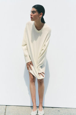 BASIC 100% WOOL SWEATER