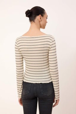 Wardrobe Essentials-Ekru Cizgili Fitted/Vucuda Oturan Kay?k Yaka Raporlu Orme Bluz TWOSS26BZ00176