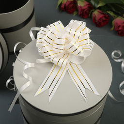 Цена за 30 шт. Подарочный Бант - шар №3 три золотых полосы, белый, для упаковки подарков