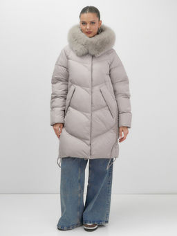 Пальто зимнее утепленное с мехом и капюшоном тренд светло-коричневого цвета 7745SK - Visdeer фото 10