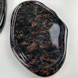 Блюдо из Арфведсонита (Нуумит)