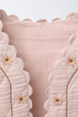WAISTCOAT WITH EMBROIDERED FLORAL TEXTURE - Zara фото 3