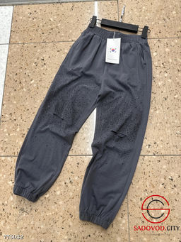 Женские джогеры с рваными коленями со стразами - Bruno фото 3