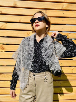 301 Мягкий треугольный платок серый