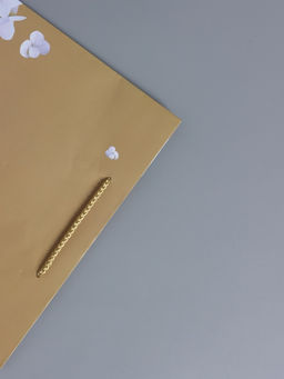 Пакет подарочный ламинированный «Пчёлка на гортензии», бежевый, 26×12×32 см