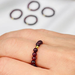 Кольцо на резинке из Граната 17 р.