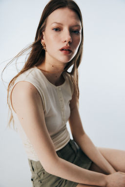 Top drapeado sin mangas - H&m фото 5