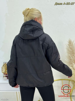 Женская куртка с капюшоном короткая