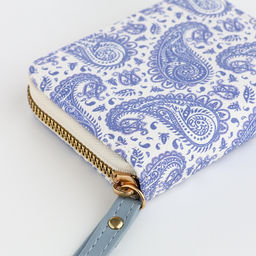 Кошелёк женский на молнии с ремешком, голубой