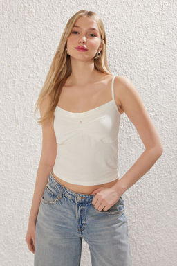 Ekru Buzgu Detayl? Havuz Yaka Fitted/Vucuda Oturan Orme Atlet TWOSS25BZ00026