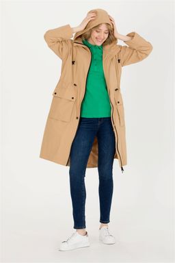 Женское коричневое пальто из синтетики