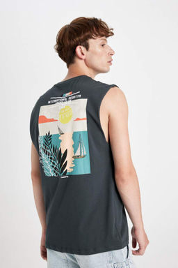 Майка свободного кроя с круглым вырезом и принтом