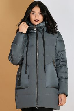 Куртка зимняя с капюшоном и накладными карманами