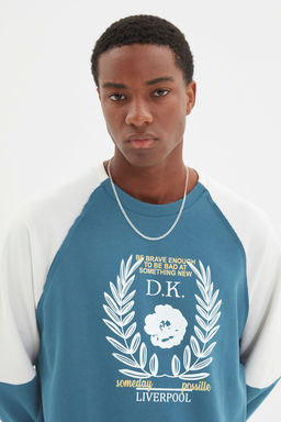 Indigo Oversize/Genis Kesim Reglan Kol Renk Bloklu Bask?l? Pamuk Sweatshirt TMNAW22SW1214