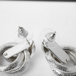 Серьги металл Фьюче круги плетения, цвет серебро - Qf фото 3