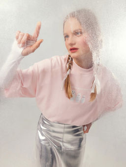 Футболка женская розовая с принтом Yoshki-Matryoshki trash only