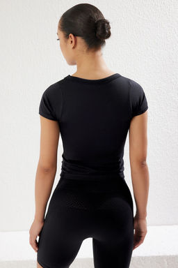TRENDYOLMILLA Siyah Seamless/Dikissiz Orme Spor T-Shirt THMSS25TS00000 фото 6