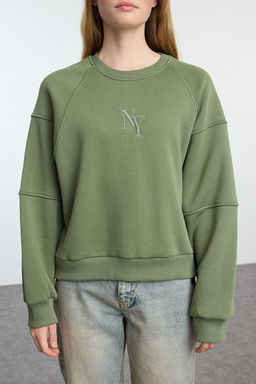 Haki Bisiklet Yaka Regular Fit Nak?sl? Kal?n Ici Polarl? Orme Sweatshirt TWOAW24SW00199