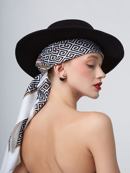 Большой, мягкий, тонкий и очень нежный платок с рисунком