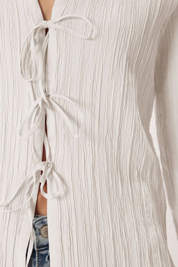 TRENDYOLMILLA Beyaz Dokulu Kumas Onden Baglama Detayl? Dokuma Gomlek TWOSS25GO00012 фото 5
