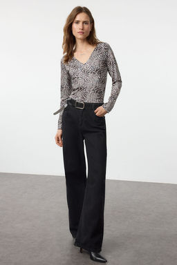 TRENDYOLMILLA Cok Renkli Leopar Bask?l? Fitted/Vucuda Oturan V Yaka C?tc?tl? Esnek Orme Body TWOAW25BD00028  фото 2