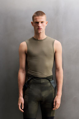 CAMISETA TANK PRIMERA CAPA GRAVEL / Gris topo