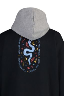 Siyah Oversize/Genis Kesim Kapusonlu Yaz? Bask?l? Ici Polar/S?cak Tutan Sweatshirt TMNAW23SW00023