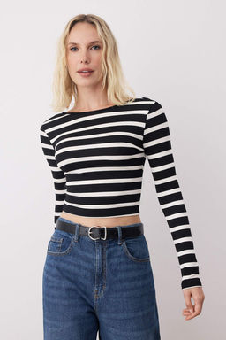 Trendyolmilla Beyaz*001 Cizgili S?rt Dekolteli Slim/Vucuda Oturan Regular/Normal Boy Orme Bluz TWOAW25BZ00009