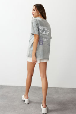Ac?k Gri Kal?n Pamuklu Slogan Bask?l? Y?kamal? Oversize Kal?p Orme T-Shirt TWOSS24TS00200