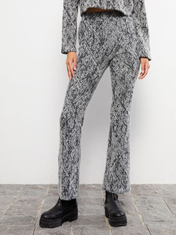 Standart Fit Desenli Kad?n Pantolon