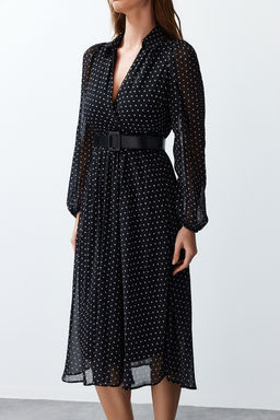 TRENDYOLMILLA Siyah Kemerli Puantiyeli Sifon Astarl? Midi Dokuma Elbise TWOSS24EL00839  фото 5