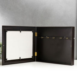 Ключница настенная «Секрет отношений», панно декоративное, венге, 26.5×31.5×4.5 см