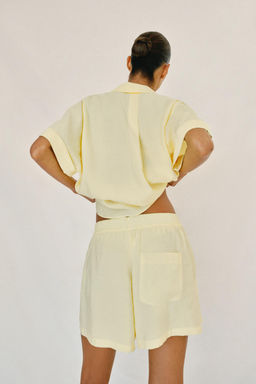 CAMISA FLUIDA MANGA CORTA / Amarillo