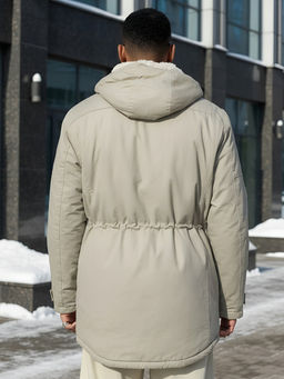 Парка мужская зимняя удлиненная с мехом бежевого цвета 2606B - Mtforce фото 17