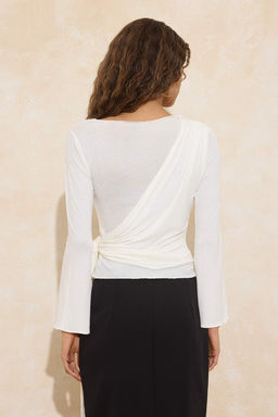 Ekru Regular/Normal Kal?p Uzun Kollu Baglama Detayl? Yumusak Orme Bluz TWOSS26BZ00041