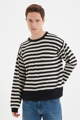 Trendyolmilla Man Siyah Casual Oversize Fit Pamuklu Genis Kal?p Bisiklet Yaka Cizgili Triko Kazak TMNAW22KZ1291