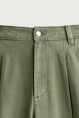 PANTAL?N CHINO BAGGY FIT PLIEGUES / Verde medio