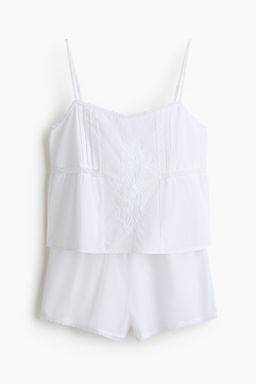 Pijama de popelina con ribetes de encaje