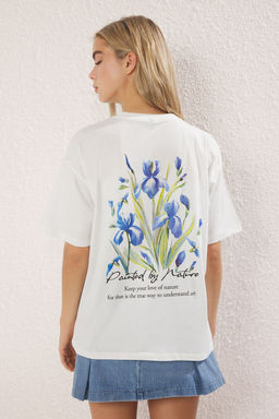 Trendyolmilla Ekru %100 Pamuk On ve Arka Cicek Bask?l? Oversize/Genis Kesim Orme T-Shirt TWOSS25TS00204 фото 3