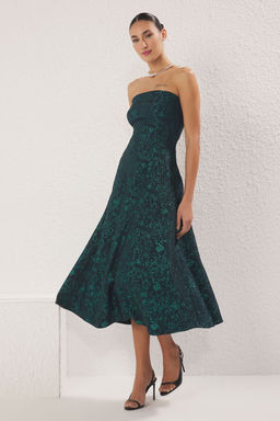 Trendyolmilla Zumrut Yesili A-Kesim Jakarl? Dokuma Midi S?k Abiye Gece Mezuniyet Elbisesi TPRSS25EL00282