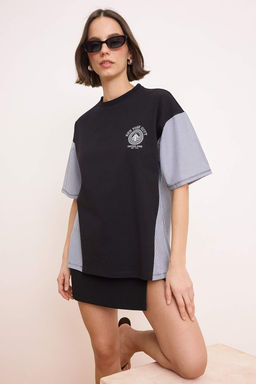 TRENDYOLMILLA Siyah Oversize/Genis Kal?p Poplin Detayl? Bask?l? Orme T-Shirt TWOSS24TS00005 фото 9