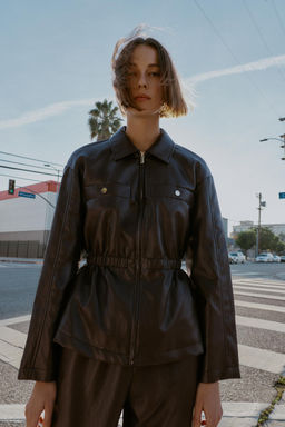 CHAQUETA EFECTO PIEL CINTURA EL?STICA / Marr?n - Zara фото 2