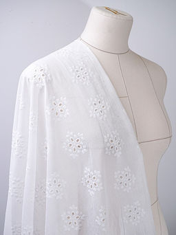 Шитье "Снежка - крупный цветок" цв.молочно-белый, ш.1.4м, батист, хлопок-100%, 80гр/м.кв